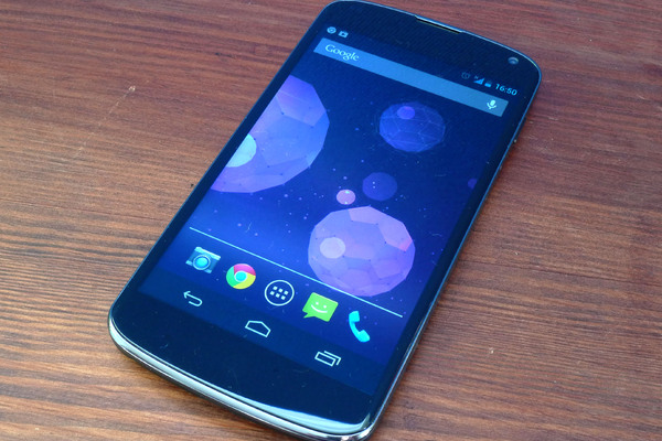 Arvostelussa Google Nexus 4: vaniljaa Android-faneille
