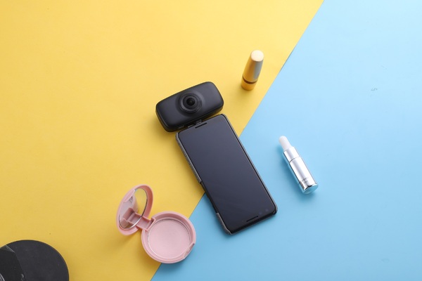 Kandao QooCam Fun -kamera myyntiin 159 euron hinnalla - liitetään puhelimen USB-C -porttiin, 360 asteen kuvaus