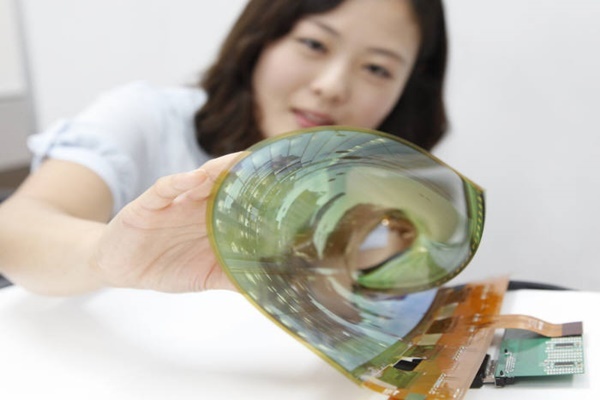 Kaappaako Apple kaikki OLED-näytöt itselleen? Google kiirehtii isoa investointia