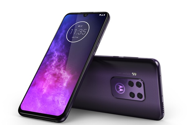 Motorola One Zoom tarjoaa neljä takakameraa 429 euron hinnalla