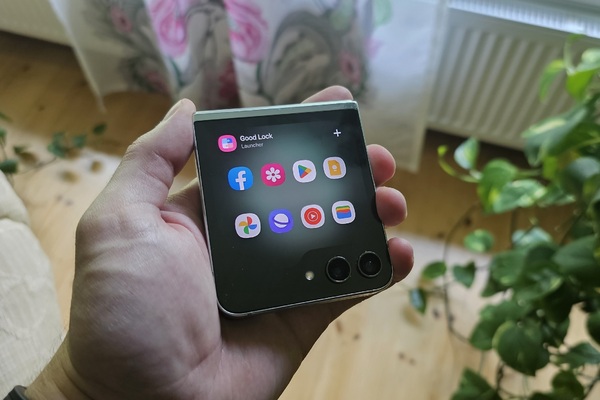 Opas: näin käytät mitä tahansa sovellusta Galaxy Z Flip5:n kansinäytöllä