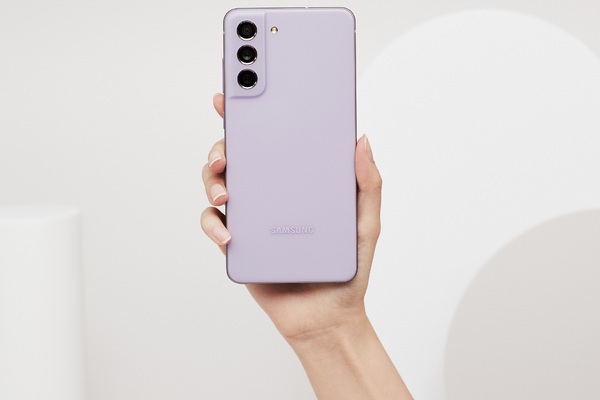 Uuden Galaxy S21 FE -puhelimen saa 499 eurolla Gigantilta ja Elisalta