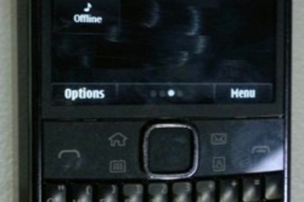 Kosketusnäytöllisestä Nokia E6:sta uusi kuva