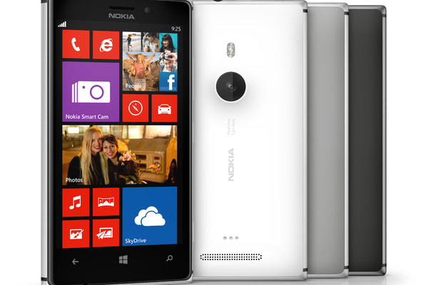 Nokia Lumia 925 tulee myyntiin Suomessa tänään