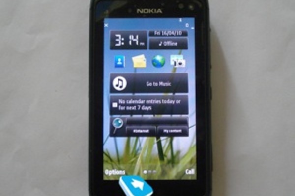Nokia N8 mobiiligurun ensitestissä