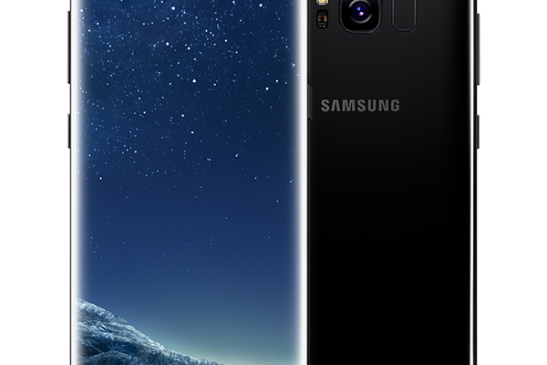 Samsung shows off Galaxy S8 and S8+ handsets